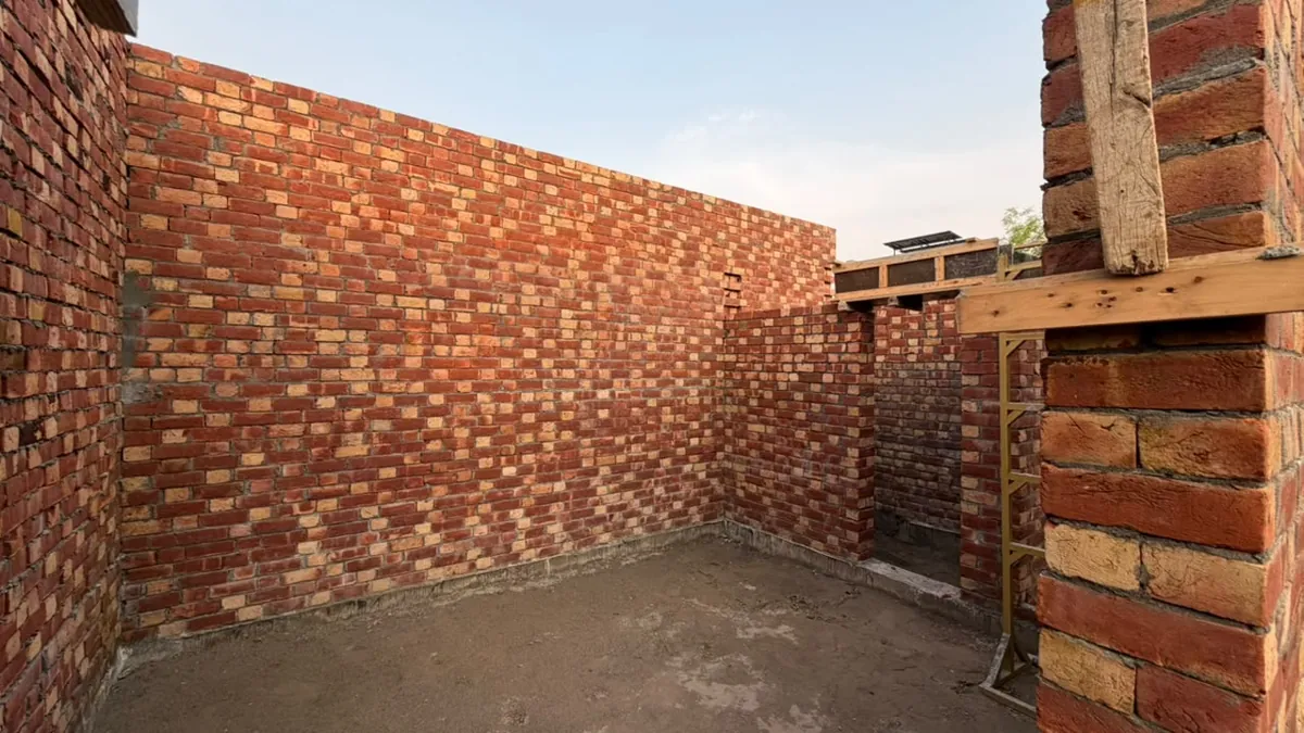 10 Marla house construction in Lake City Lahore: room brick walls